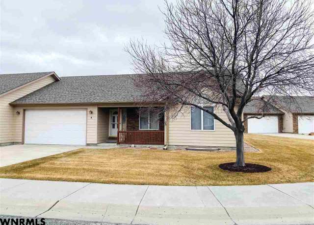 Property at 4 Stoneycreek Dr, Scottsbluff, NE 69361, 3 beds, 2 baths
