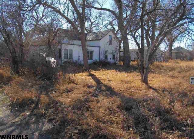 Property at 1816 W Overland Dr, Scottsbluff, NE 69361, 3 beds, 1 bath