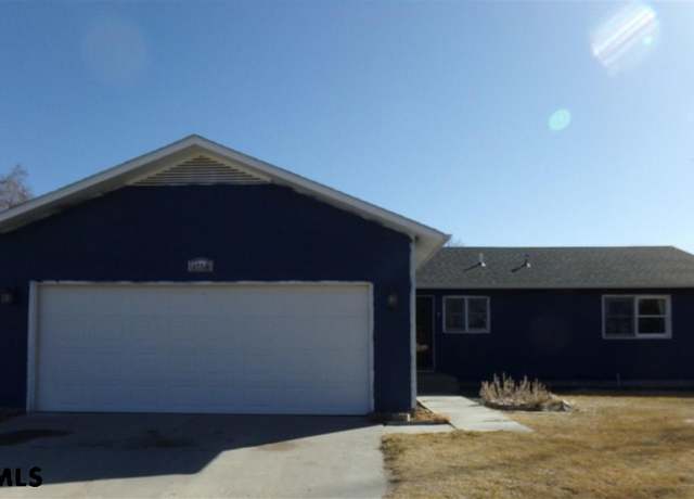 Property at 4301 Shady Ln, Scottsbluff, NE 69361, 3 beds, 2 baths