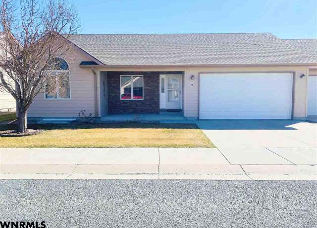 Property at 17 Stoneycreek Dr, Scottsbluff, NE 69361, 2 beds, 2 baths