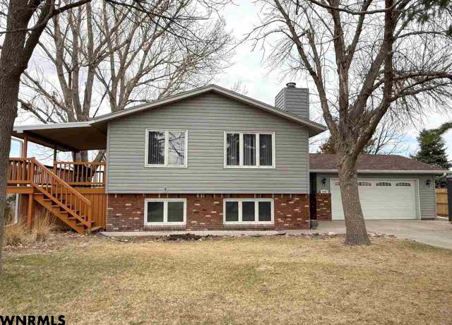 Property at 2909 W 42nd St, Scottsbluff, NE 69361, 3 beds, 2 baths