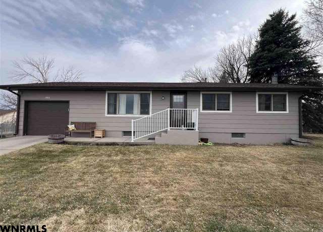 Property at 1985 D St, Gering, NE 69341, 3 beds, 3 baths