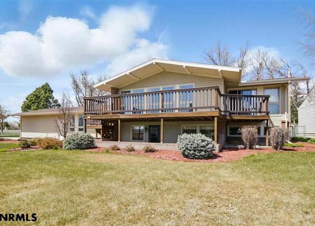 Property at 601 E 38th St, Scottsbluff, NE 69361, 4 beds, 3 baths