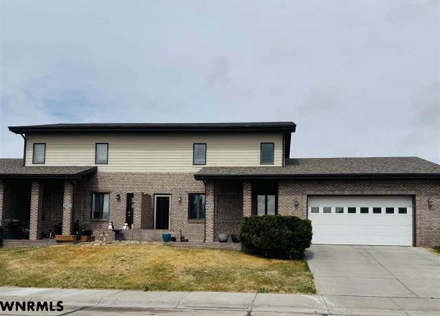 Property at 1925 E 32nd St, Scottsbluff, NE 69361, 4 beds, 4 baths
