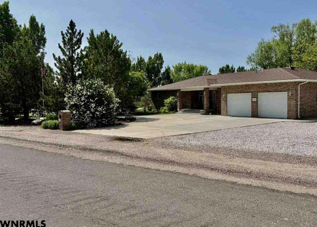 Property at 110210 Thunder Rd, Scottsbluff, NE 69361, 4 beds, 3 baths