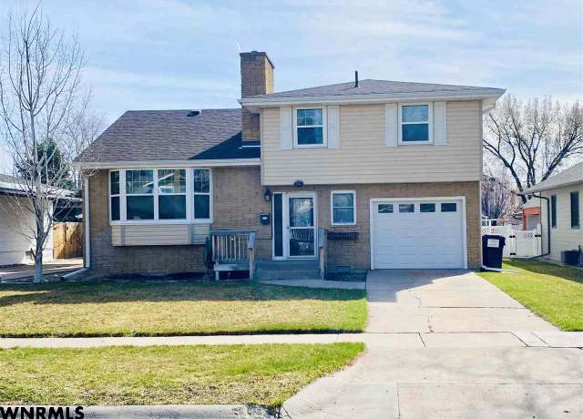 Property at 1919 2nd Ave, Scottsbluff, NE 69361, 3 beds, 2 baths