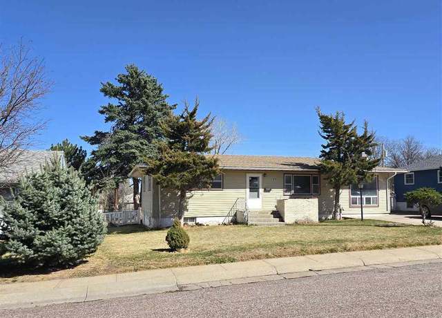 Property at 509 S Jefferson St, Kimball, NE 69145, 5 beds, 2 baths