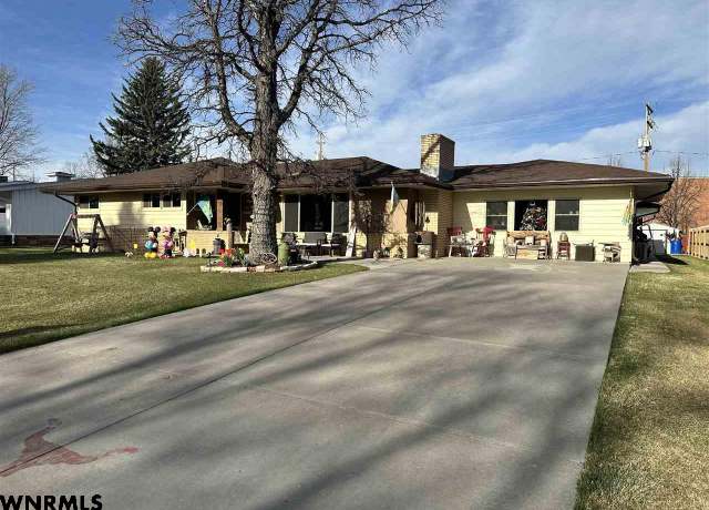 Property at 704 Marian St, Kimball, NE 69145, 3 beds, 3 baths