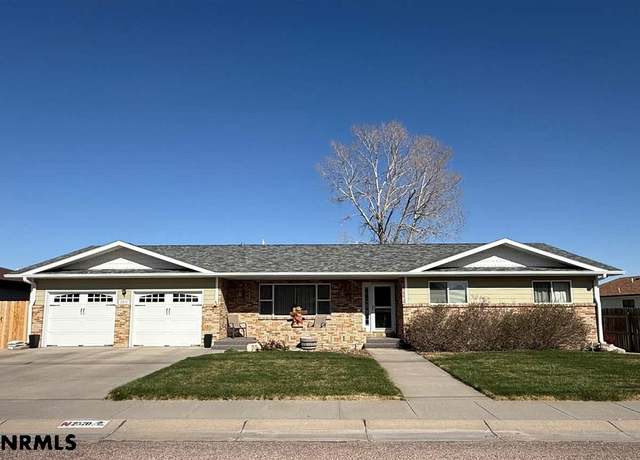 Property at 2570 21st St, Gering, NE 69341, 5 beds, 4 baths