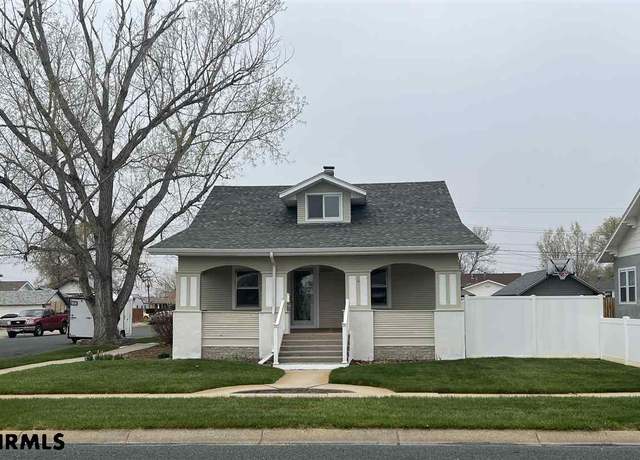 Property at 2202 Avenue F, Scottsbluff, NE 69361, 3 beds, 1 bath