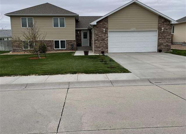 Property at 2395 Prairie St, Gering, NE 69341, 4 beds, 3 baths