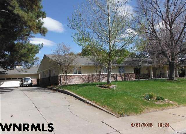 Property at 3003 8th Ave, Scottsbluff, NE 69361, 6 beds, 4 baths