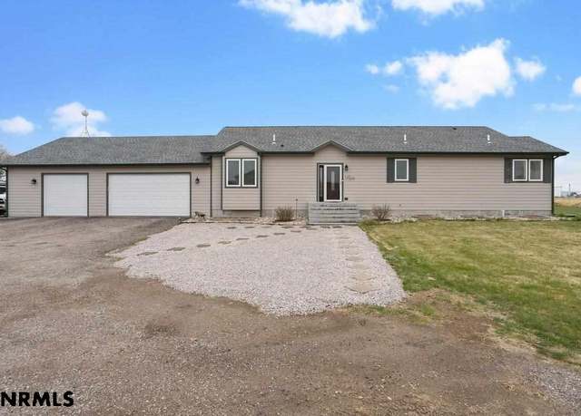 Property at 3210 E 28th St, Scottsbluff, NE 69361, 3 beds, 2 baths