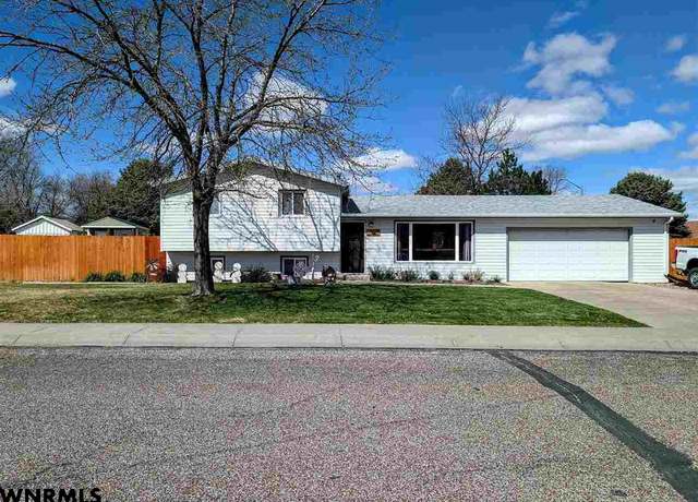 Property at 2285 19th St, Gering, NE 69361, 4 beds, 2 baths