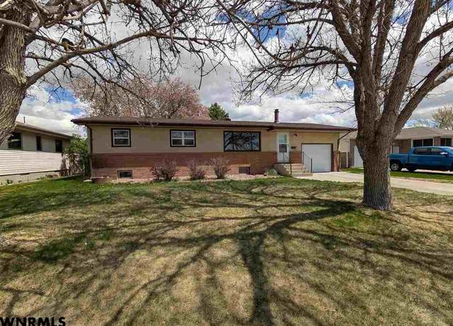 Property at 1413 Avenue N, Scottsbluff, NE 69361, 5 beds, 2 baths