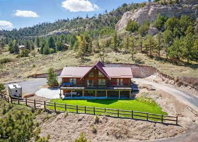Property at 210059 Wildcat Dr, Gering, NE 69341, 4 beds, 3 baths