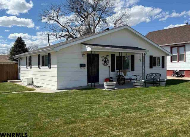 Property at 3010 Avenue B, Scottsbluff, NE 69361, 3 beds, 1 bath