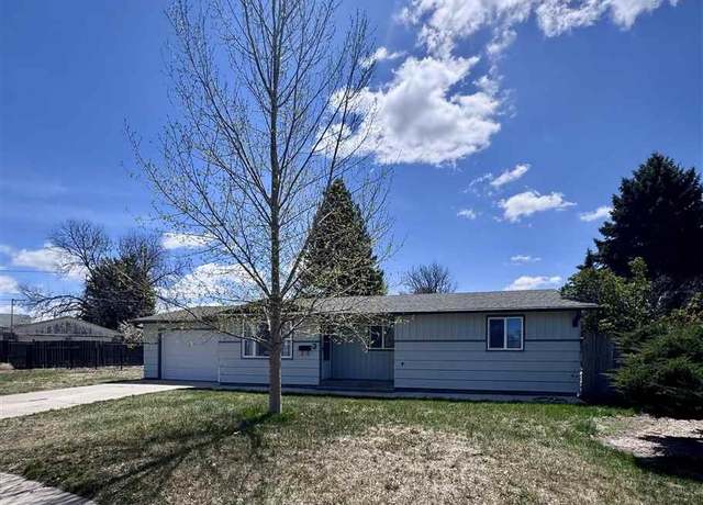 Property at 3 Maple Cir, Kimball, NE, 4 beds, 2 baths