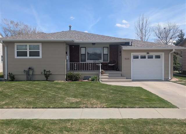 Property at 1505 Avenue J, Scottsbluff, NE 69361, 3 beds, 2 baths