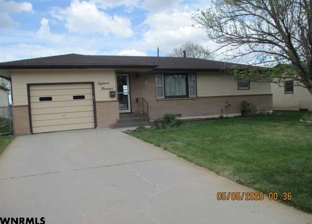 Property at 1800 T St, Gering, NE 69341, 2 beds, 2 baths