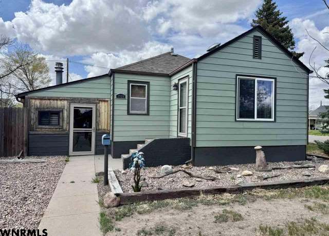 Property at 1555 6th St, Gering, NE 69341, 3 beds, 2 baths