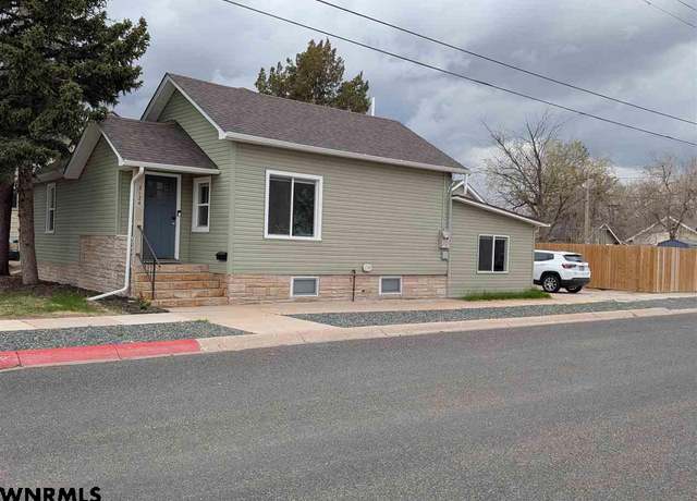 Property at 2124 Avenue D, Scottsbluff, NE 69361, 3 beds, 3 baths