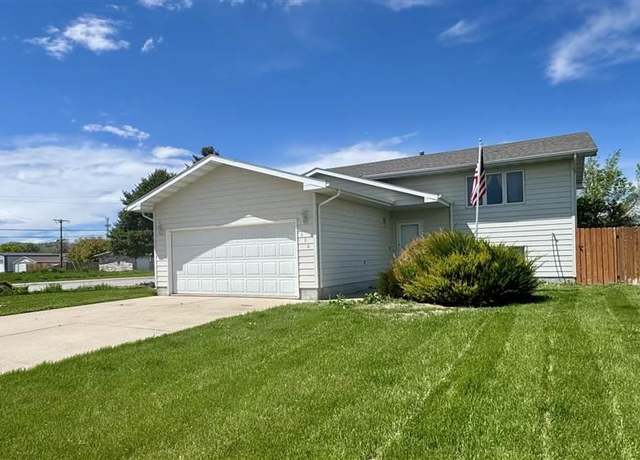 Property at 690 I St, Gering, NE, 2 beds, 2 baths