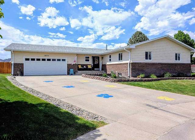 Property at 1875 21st St, Gering, NE 69341, 5 beds, 3 baths