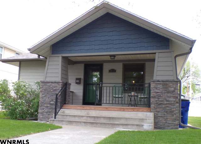 Property at 1917 2nd Ave, Scottsbluff, NE 69361, 3 beds, 2 baths