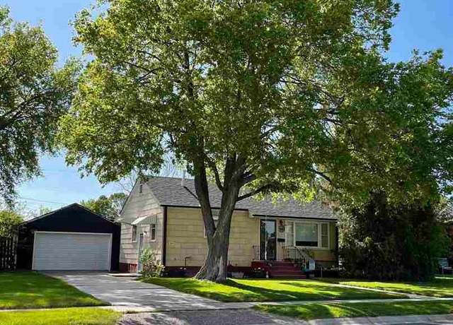 Property at 2914 Avenue G, Scottsbluff, NE 69361, 2 beds, 2 baths