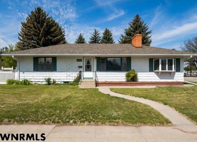Property at 600 S Cedar St, Kimball, NE 69145, 4 beds, 3 baths