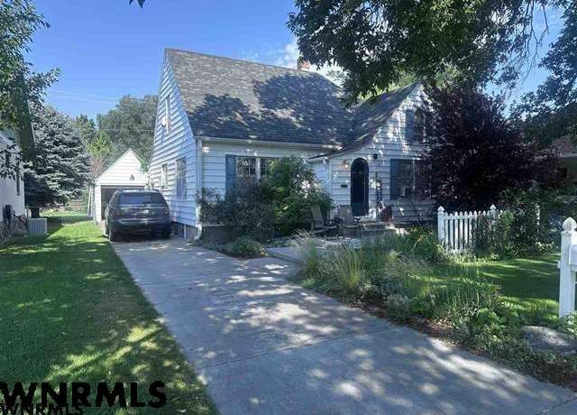 Property at 1924 7th Ave, Scottsbluff, NE 69361, 3 beds, 2 baths
