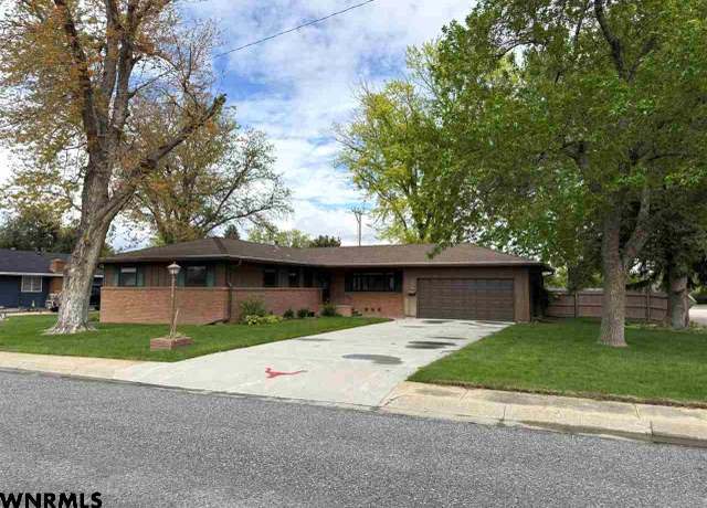 Property at 611 S Cedar St, Kimball, NE 69145, 4 beds, 3 baths