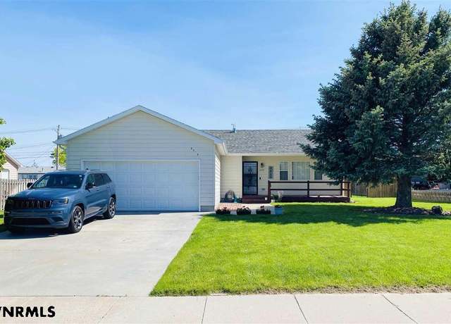 Property at 2415 Settler Dr, Gering, NE 69341, 3 beds, 2 baths