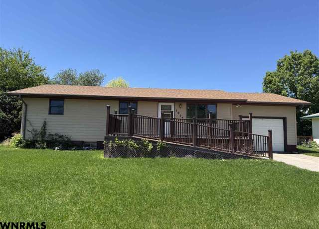 Property at 1055 11th St, Gering, NE 69341, 4 beds, 2 baths