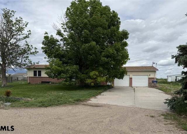 Property at 70071 Scenic View Dr, Scottsbluff, NE 69361, 3 beds, 2 baths