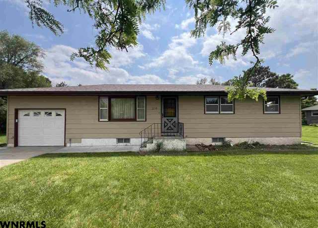 Property at 2218 Kingsgate Rd, Scottsbluff, NE 69361, 4 beds, 2 baths