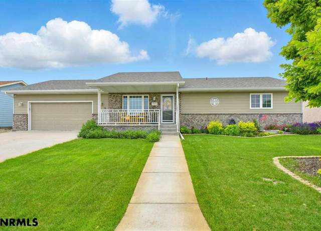 Property at 715 19th St, Gering, NE 69341, 5 beds, 3 baths