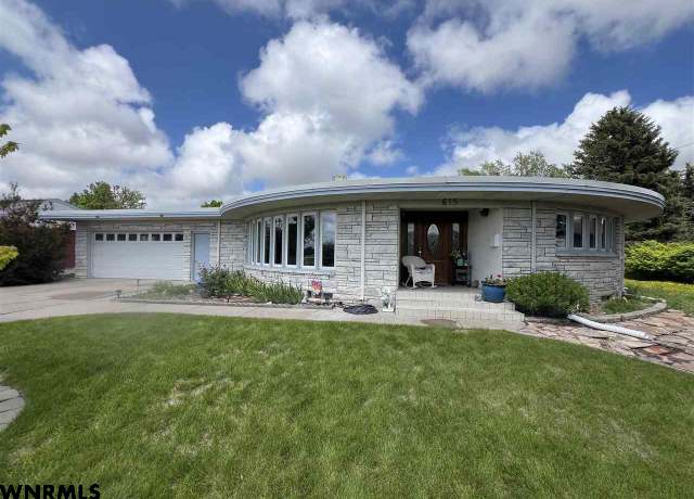 Property at 615 Wintercreek Dr, Scottsbluff, NE 69361, 4 beds, 2 baths