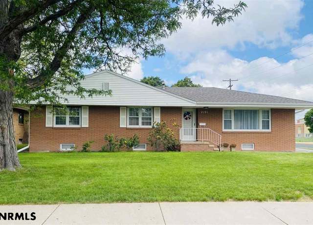Property at 2101 6th Ave, Scottsbluff, NE 69361, 5 beds, 2 baths
