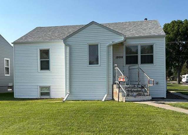Property at 1900 O St, Gering, NE 69341, 3 beds, 2 baths