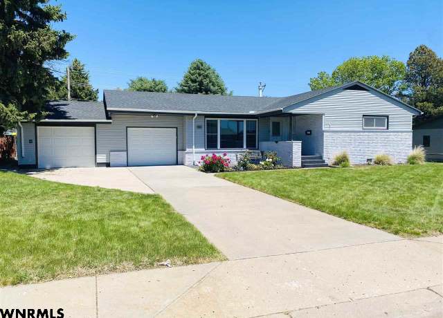 Property at 1910 Davis Ave, Gering, NE 69341, 4 beds, 2 baths
