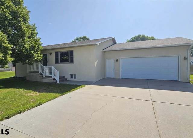 Property at 2217 Avenue O, Scottsbluff, NE 69361, 4 beds, 3 baths