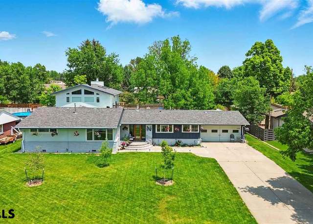 Property at 701 Valley View Dr, Scottsbluff, NE 69361, 6 beds, 4 baths