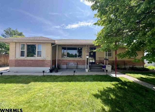 Property at 2140 Pacific Blvd, Gering, NE 69341, 4 beds, 2 baths