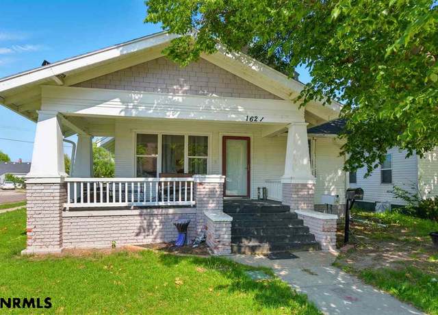 Property at 1621 7th Ave, Scottsbluff, NE 69361, 5 beds, 3 baths
