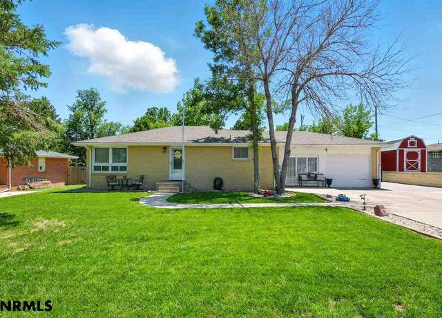 Property at 2005 Country Club Rd, Gering, NE 69341, 4 beds, 2 baths