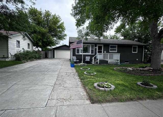 Property at 1630 Bluff View Dr, Gering, NE 69341, 4 beds, 2 baths