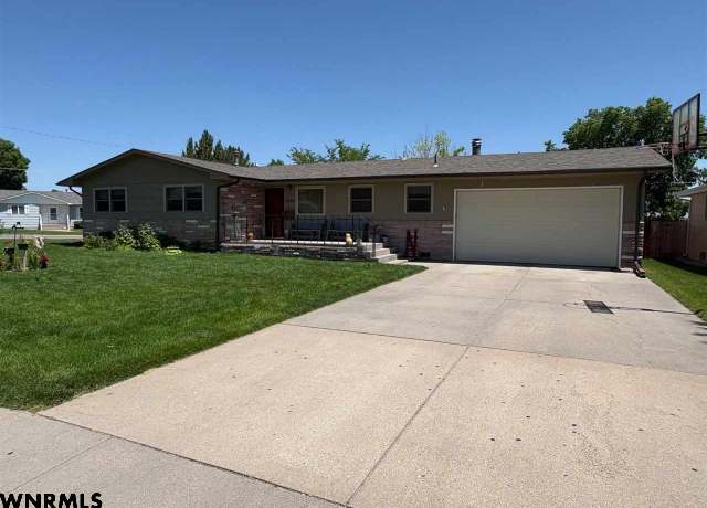 Property at 2560 Ramona Dr, Gering, NE 69341, 3 beds, 2 baths