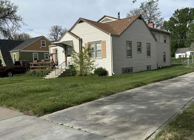 Property at 2426 5th Ave, Scottsbluff, NE 69361, 5 beds, 2 baths